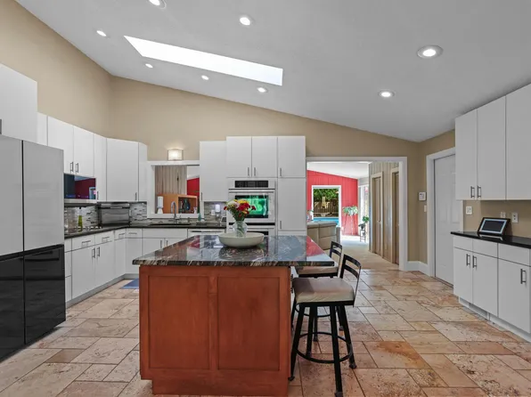 283 Capitol View Ave, Roseville, MN 55113