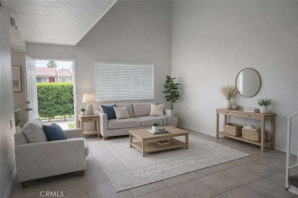 3 bed, 1000 sqft, $2,495 — Photo 2