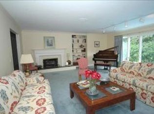 5025 Lake Forest Dr, Kalamazoo, MI 49008