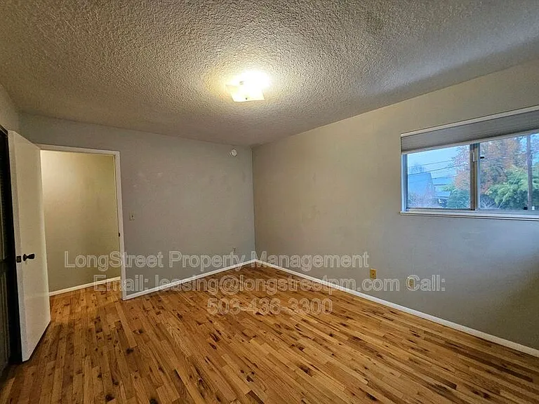 4606 NE Broadway St — Photo 18