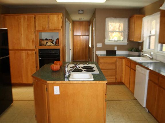 3rd image of 3011 W Northwest Blvd