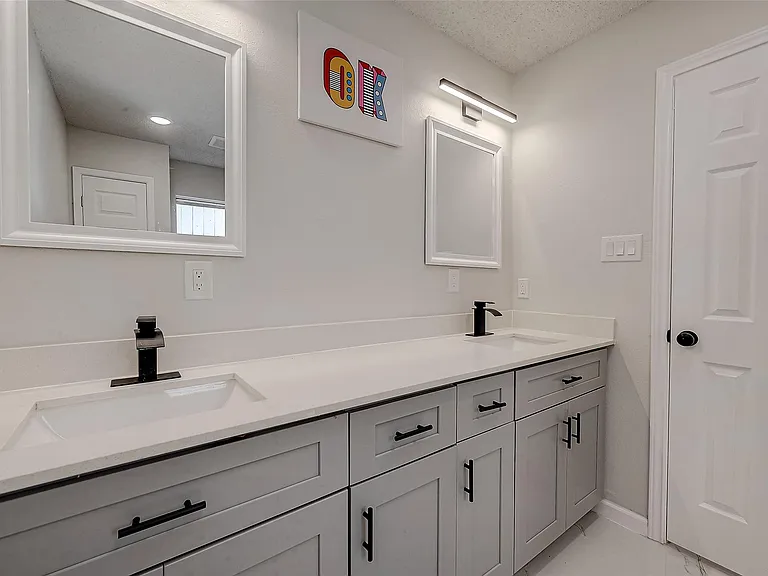 12055 Fairpoint Dr — Photo 13