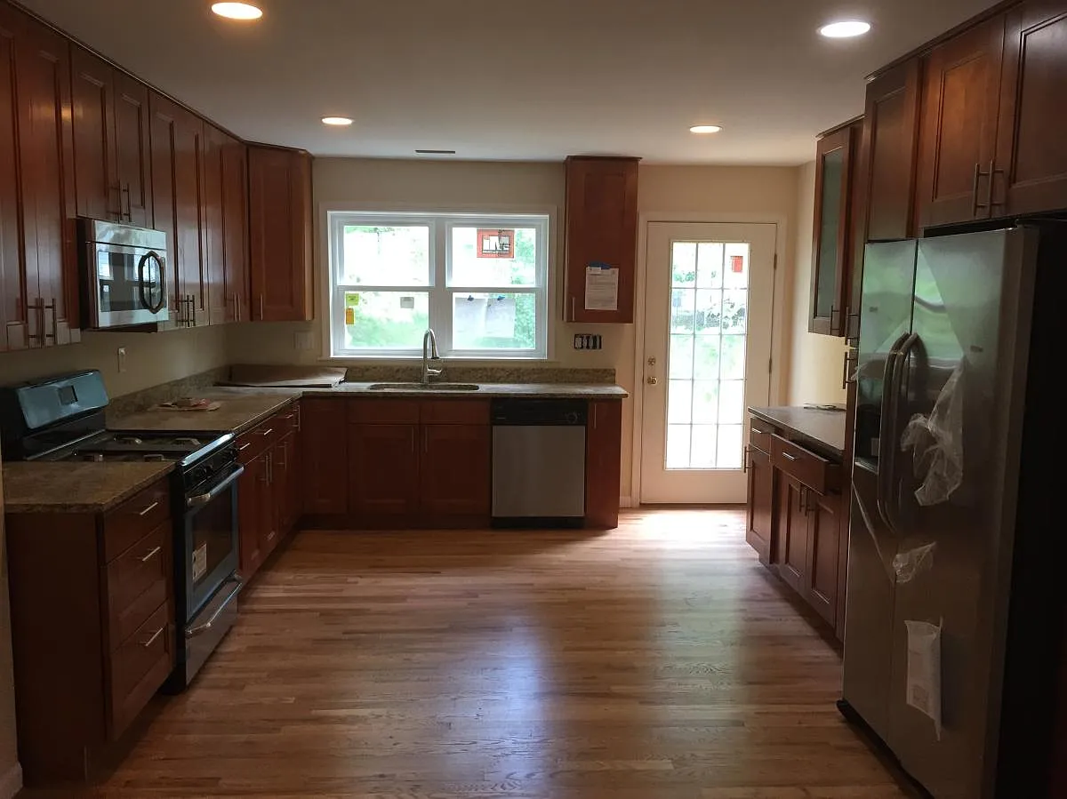 4 bed, 1888 sqft, $3,250 — Photo 2