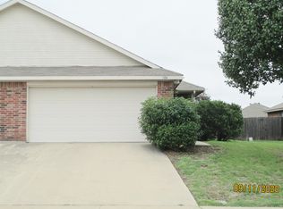 304 Robin St, Crowley, TX 76036