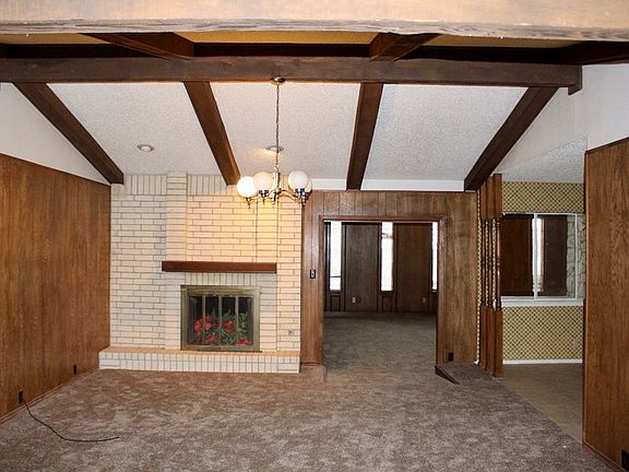 4th image of 402 Hudson Ave