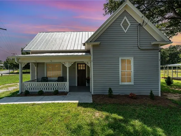 105 Fairground Rd, East Bend, NC 27018