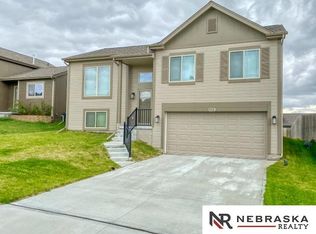 9118 Black St, Omaha, NE 68122