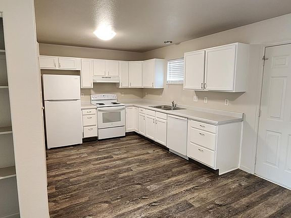 3rd image of 451 Cottonwood Lake Dr #A