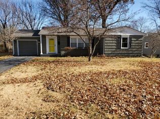415 SW Lakeview Blvd, Lees Summit, MO 64063