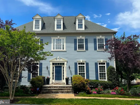 2960 Trousseau Ln, Oakton, VA 22124