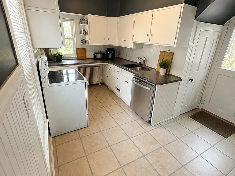 44 Buel St #1 — Photo 2