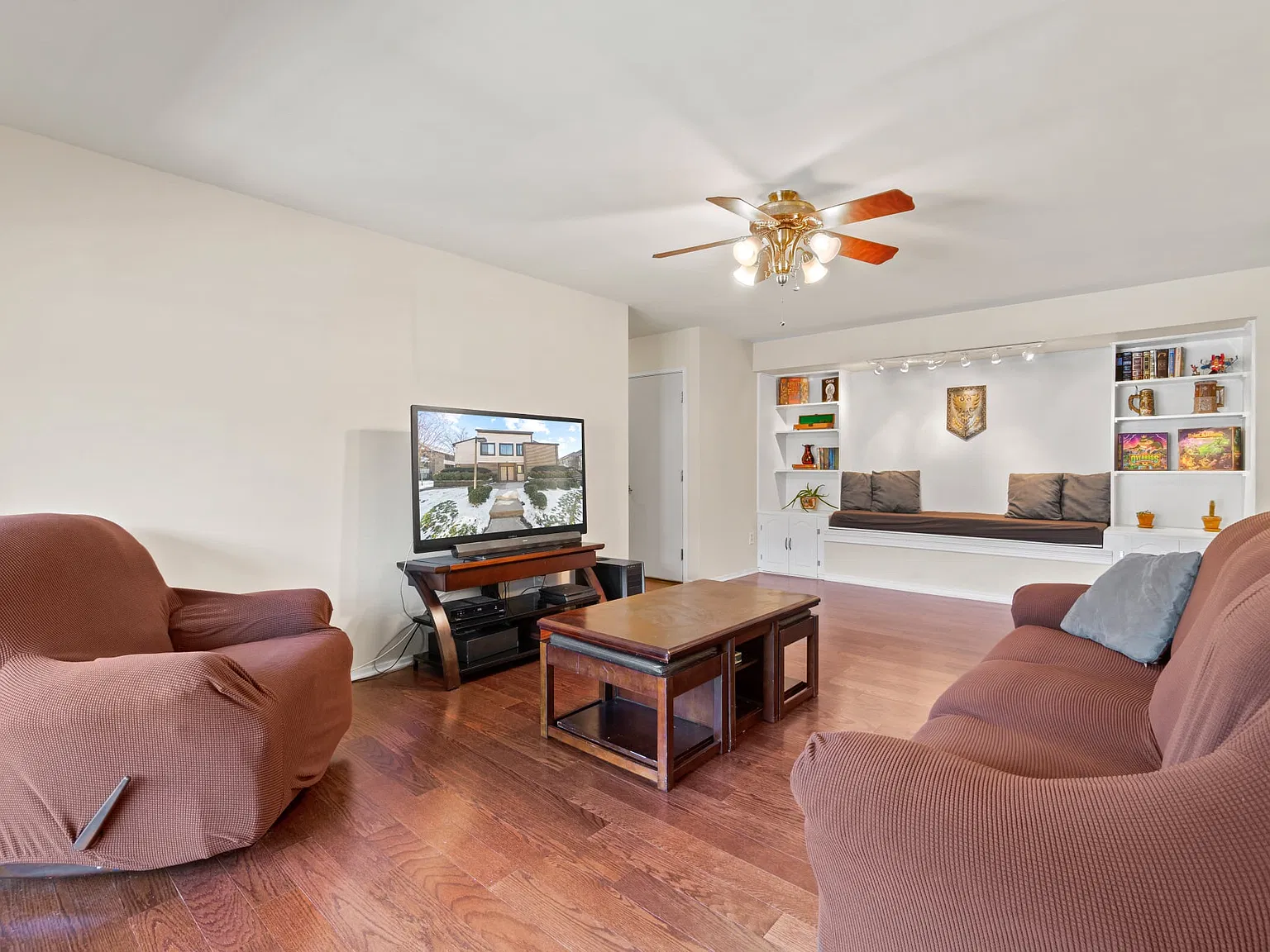 2 bed, 1351 sqft, $2,350 — Photo 3