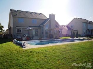 304 Ridgepoint Cir W, Waterville, OH 43566