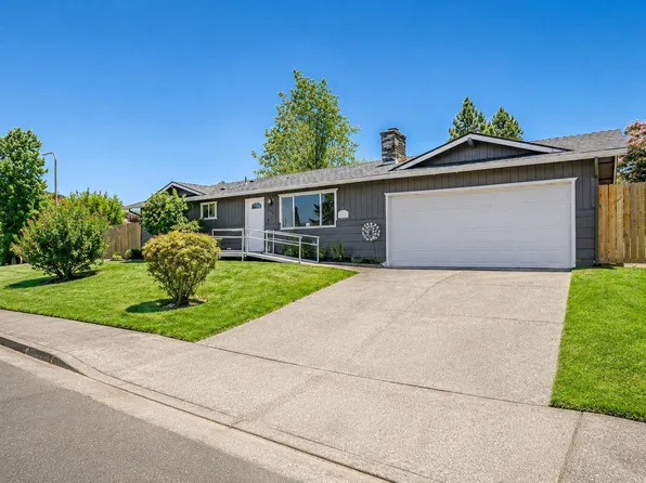 2890 Anita Cir, Medford, OR 97504