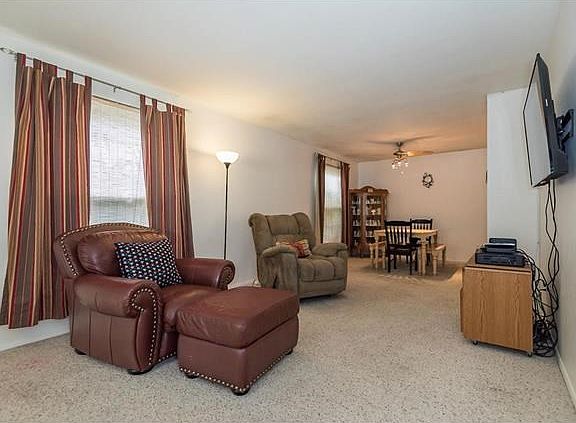 Family room/Dining room