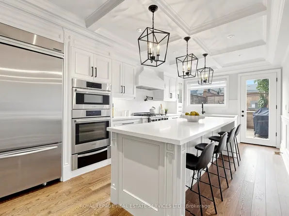7 Sellers Ave, Toronto, ON M6E 3T4