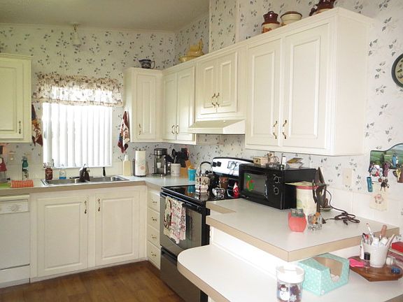 3rd image of 3604 Edam St