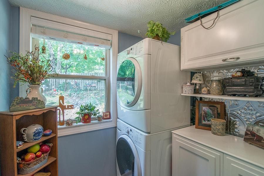 1st image of 160 Royal Farm E