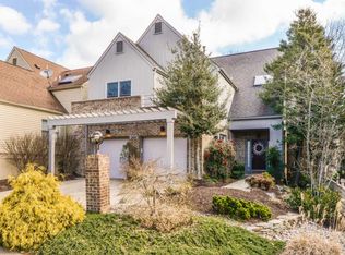 2041 Beacon Pl, Reston, VA 20191