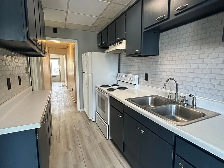 533 W Broadway — Photo 8