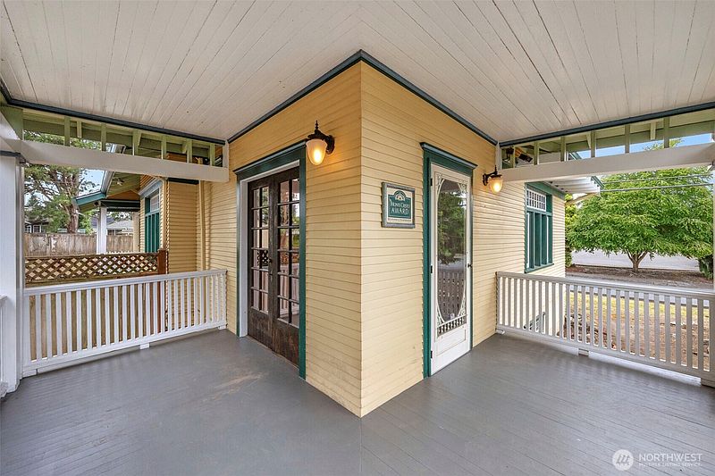 4th image of 1502 Rainier Avenue