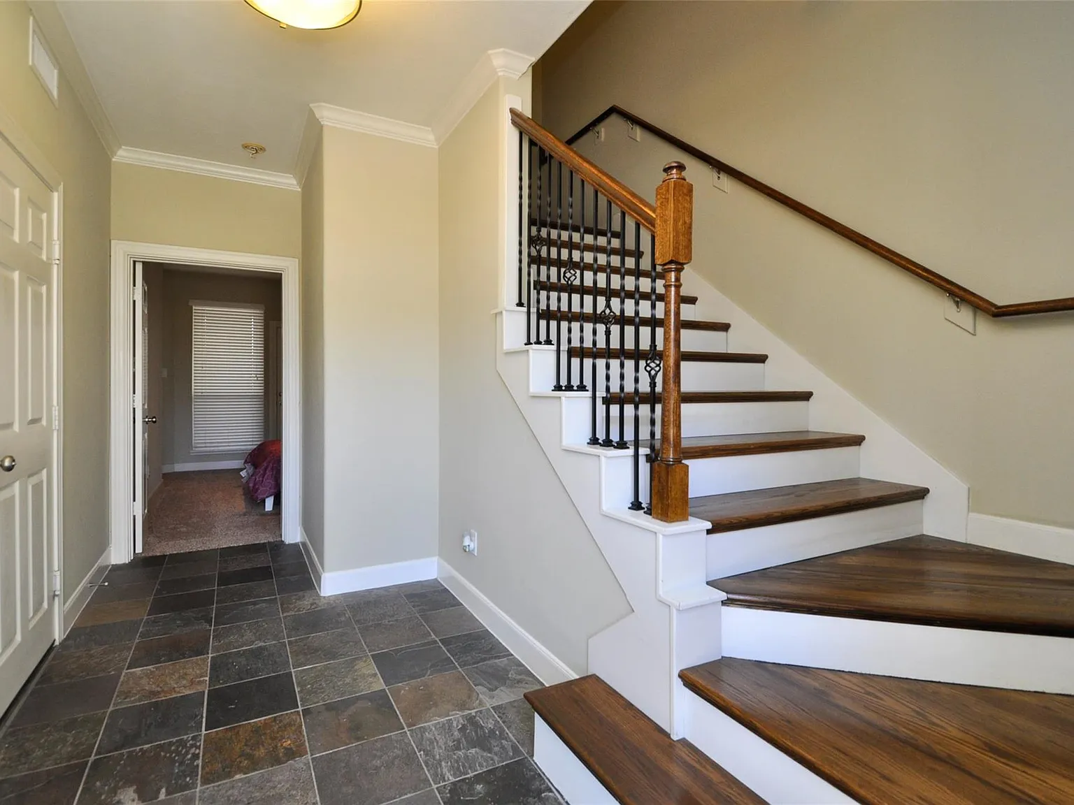 3 bed, 3.5 bath, 2388 sqft, $2,900 — Photo 3