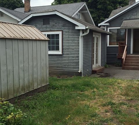2nd image of 102 I St SE