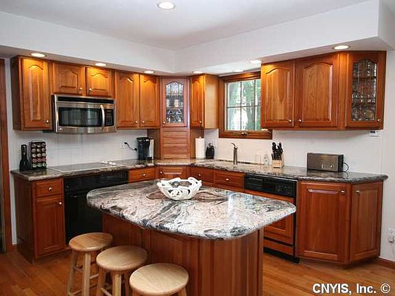2nd image of 3960 Bowdoin Ln