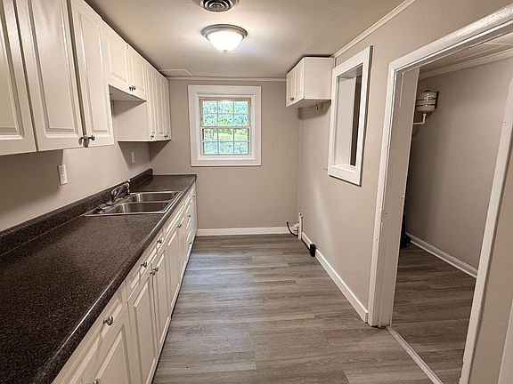 3rd image of 3119 Clarendon Ave