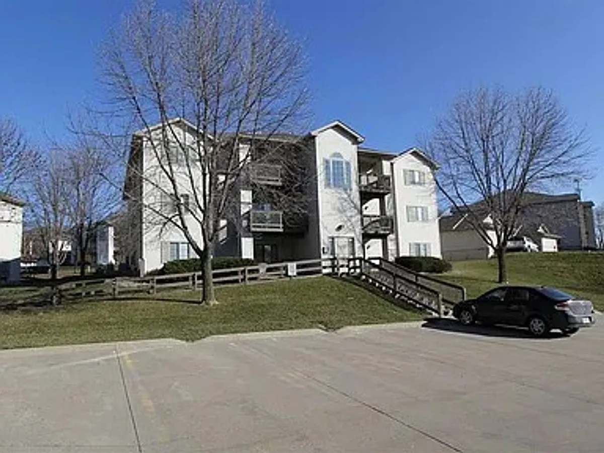 Building Photo - 2880 Coral Ct