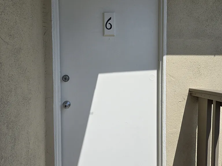 367 E 18th St #6 — Photo 2