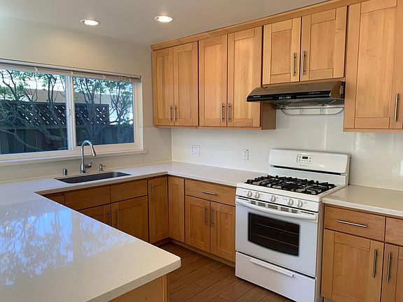 3rd image of 1539 Lyle Dr