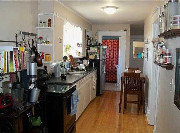 3rd image of 157 W Baraga Ave