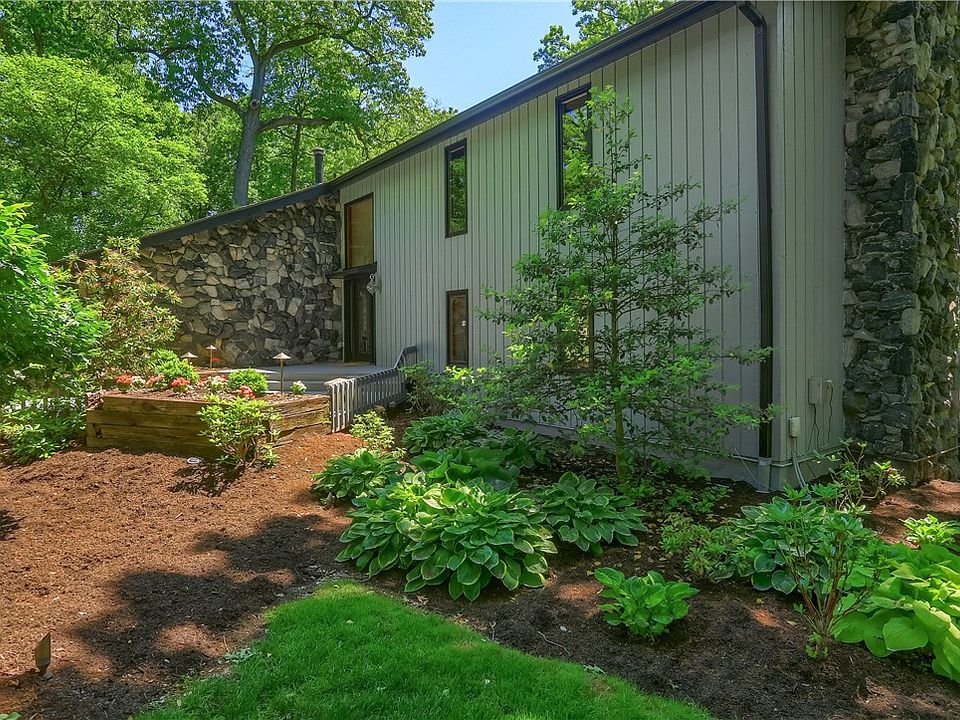 1st image of 113 Buckingham Trl