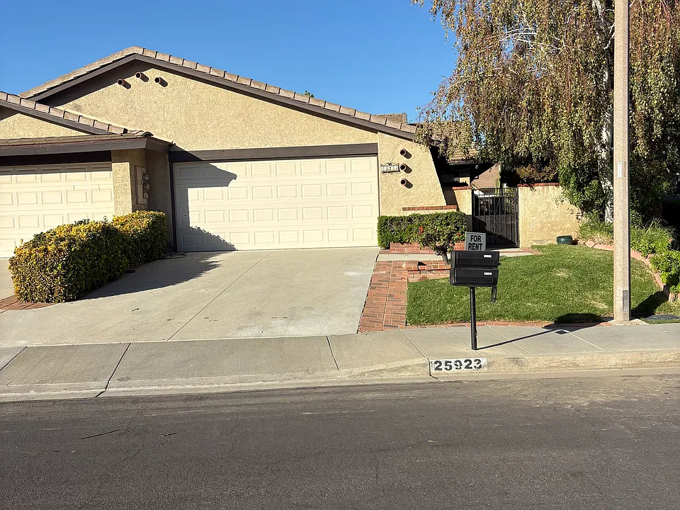25923 Pueblo Dr