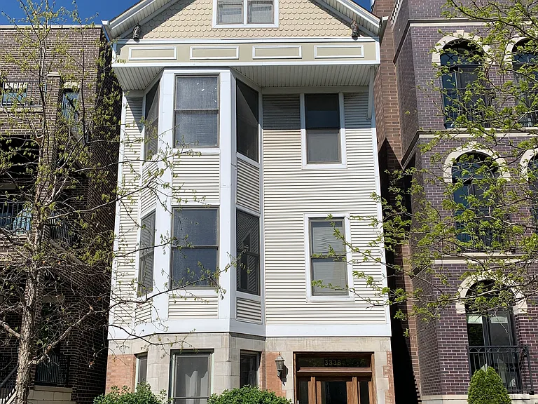 3338 N Kenmore Ave #3 — Photo 2