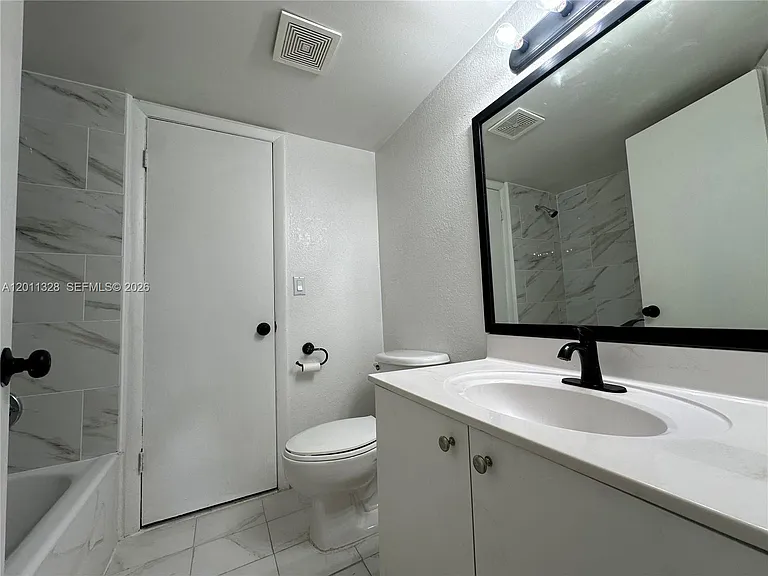 4215 N University Dr #101 — Photo 22