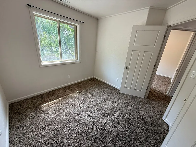 418 W Pershing — Photo 41