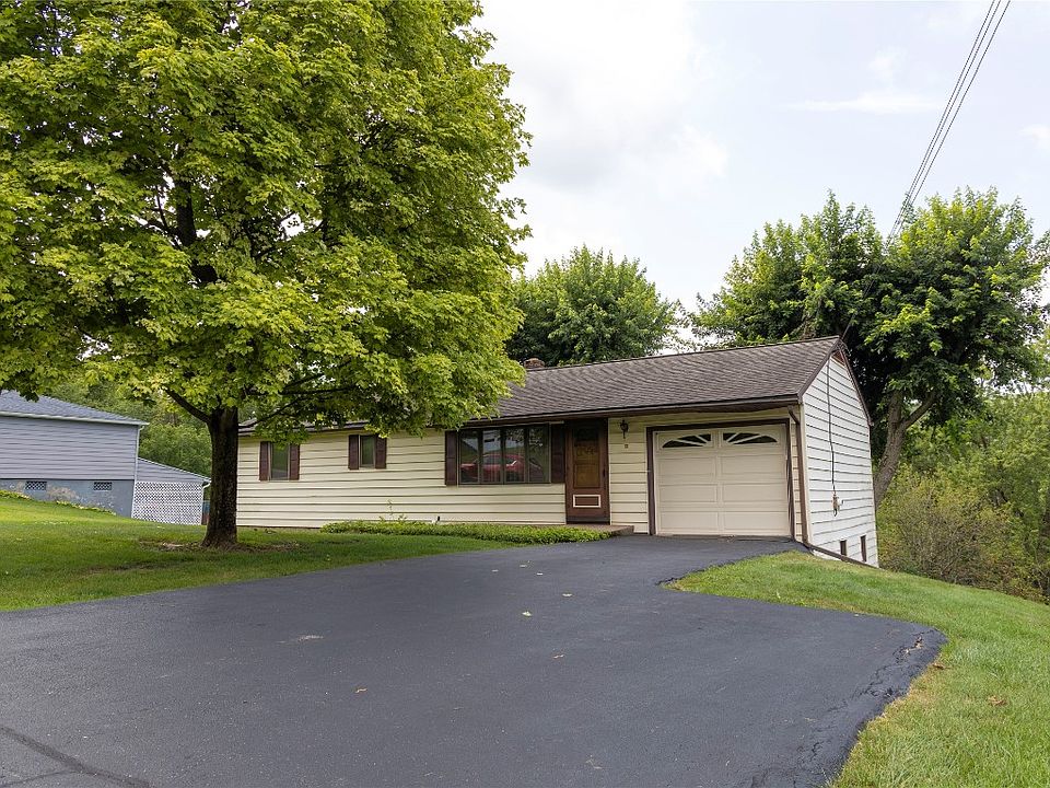 1st image of 11 Lillian Dr