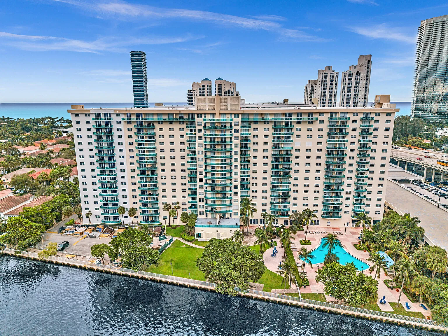1 bed, 1.5 bath, 1000 sqft, $3,000 — Photo 4