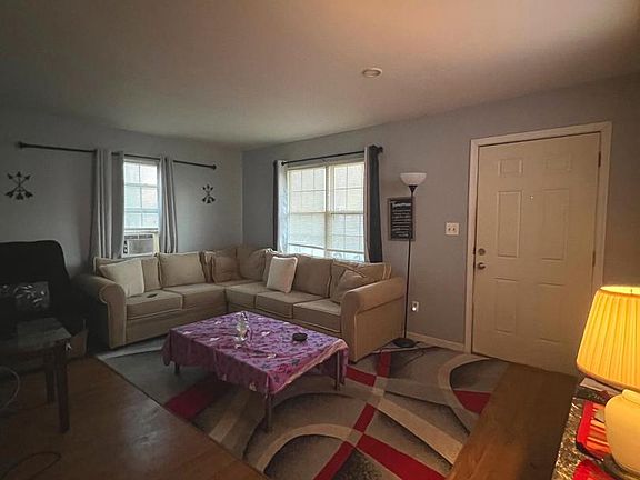 4th image of 304 Elizabeth Ave