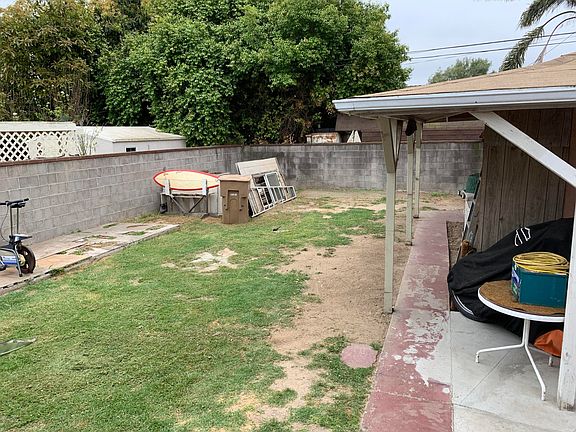 5th image of 2768 Acacia St