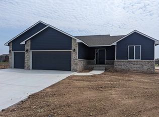 206 Summer Ct, Newton, KS 67114