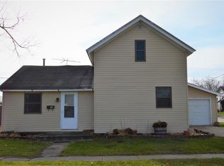 414 W 3rd St, Vinton, IA 52349