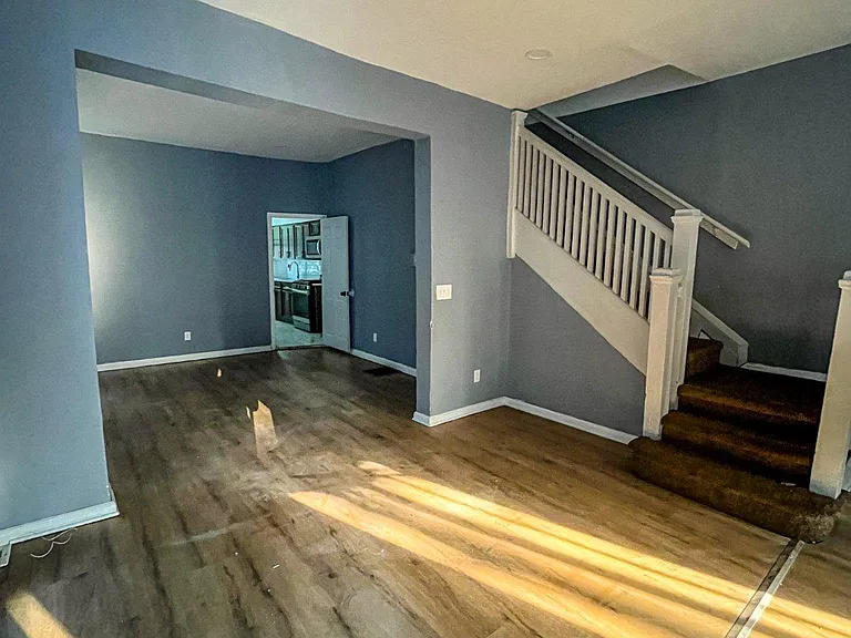 46 N Hermitage Ave — Photo 6