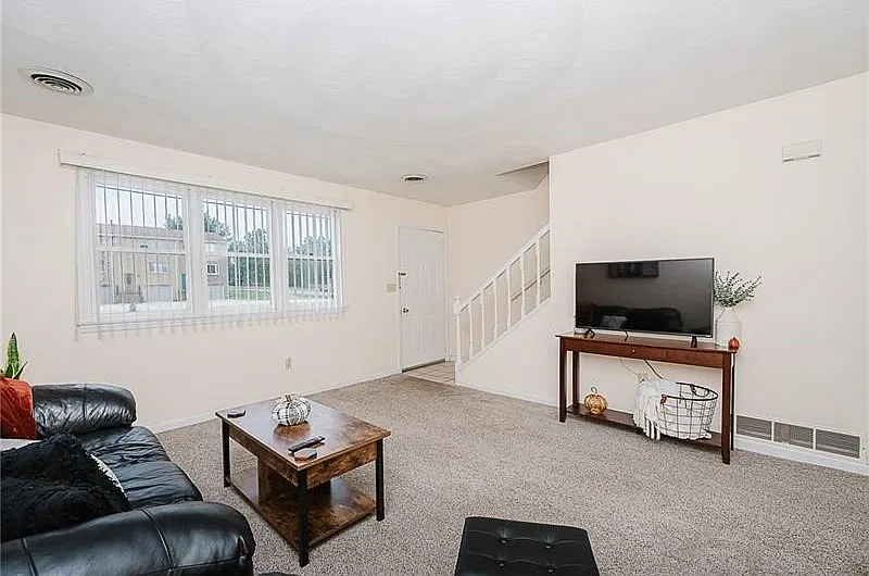2 bed, 1.5 bath, 1088 sqft, $1,350 — Photo 4