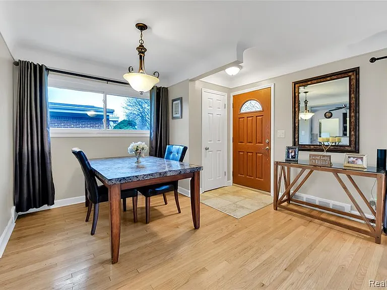 10070 Buckingham Ave — Photo 5
