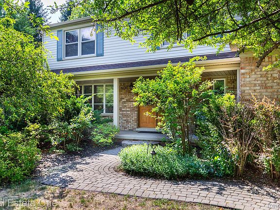 3rd image of 6011 Walker Dr