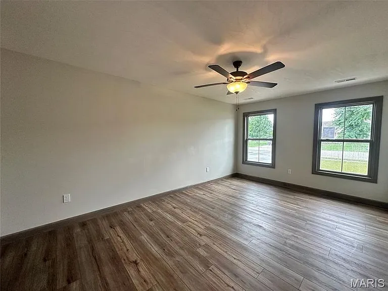 547 Somerset Dr — Photo 10