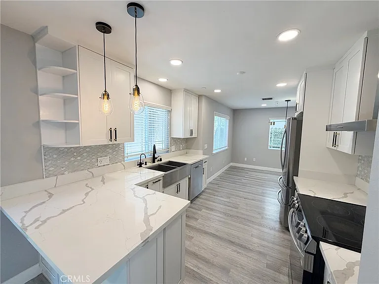 1124 S Mayflower Ave — Photo 7